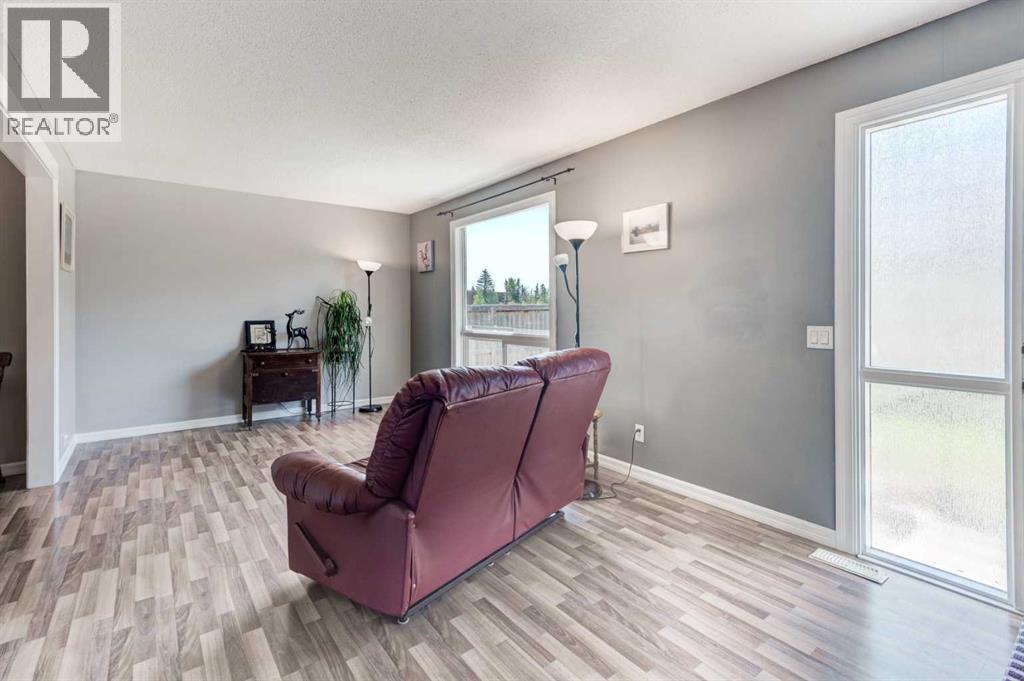 Single Family House for Sale in   Pensacola Crescent SE Penbrooke Meadows Calgary 