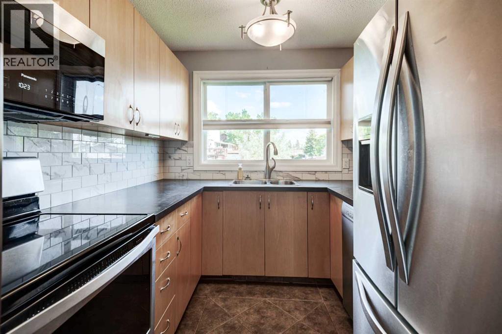 Single Family House for Sale in   Pensacola Crescent SE Penbrooke Meadows Calgary 