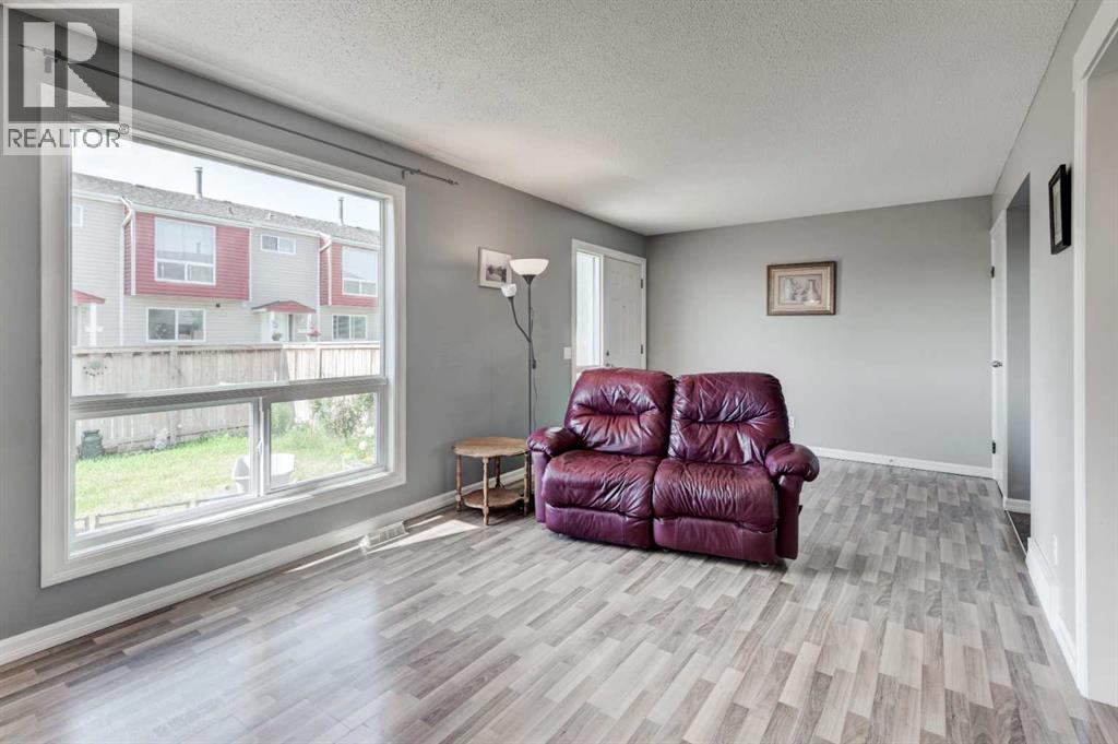 Single Family House for Sale in   Pensacola Crescent SE Penbrooke Meadows Calgary 