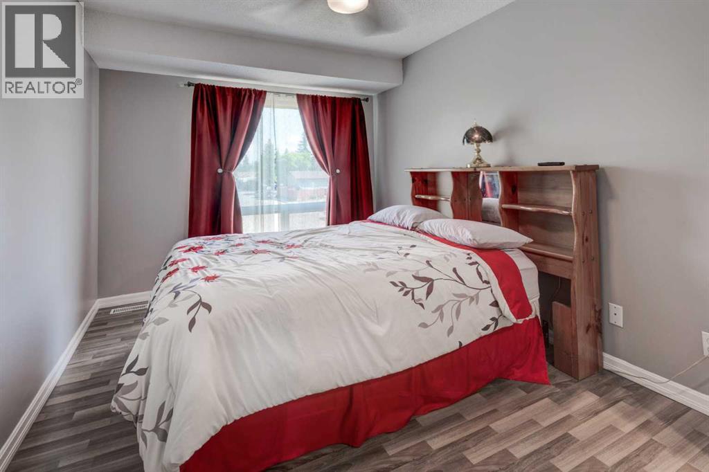 Single Family House for Sale in   Pensacola Crescent SE Penbrooke Meadows Calgary 