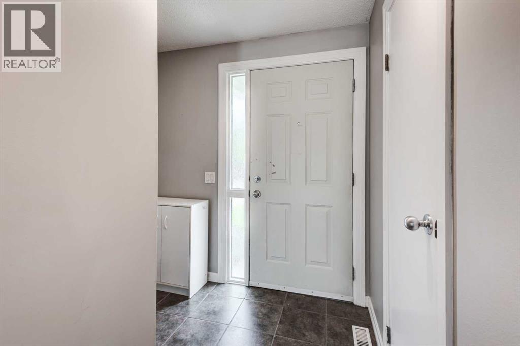 Single Family House for Sale in   Pensacola Crescent SE Penbrooke Meadows Calgary 