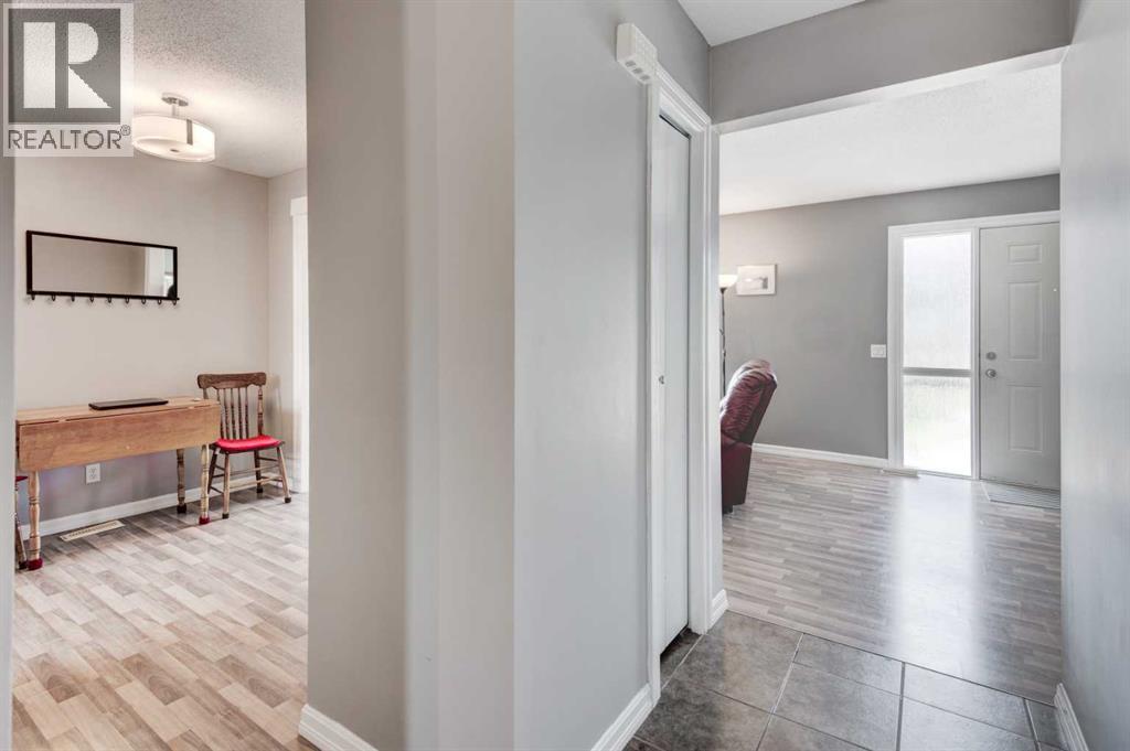 Single Family House for Sale in   Pensacola Crescent SE Penbrooke Meadows Calgary 