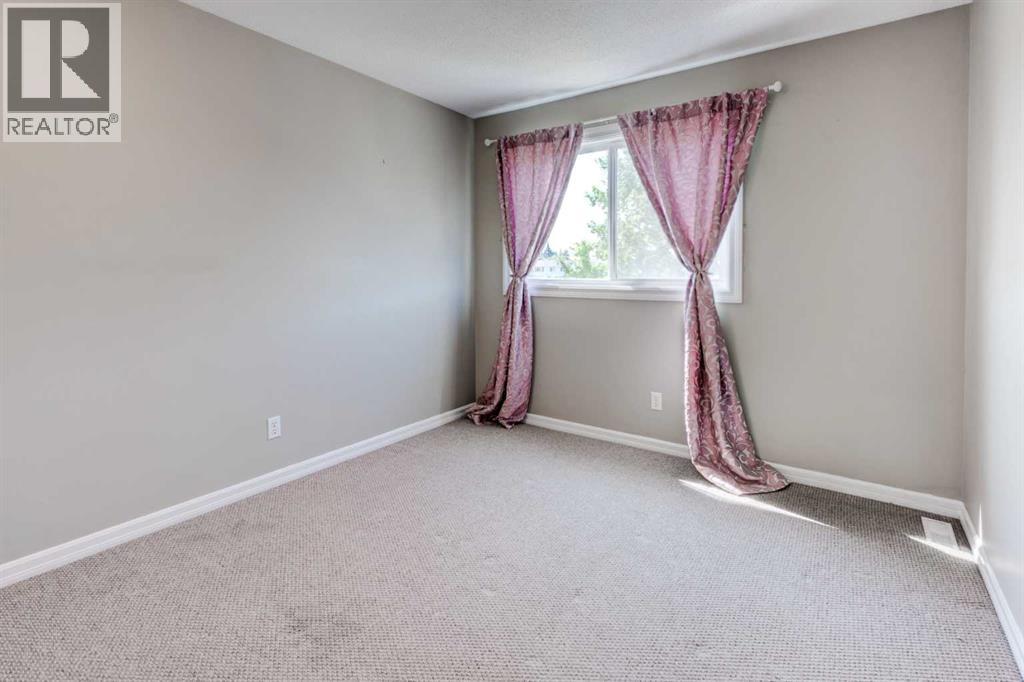 Single Family House for Sale in   Pensacola Crescent SE Penbrooke Meadows Calgary 