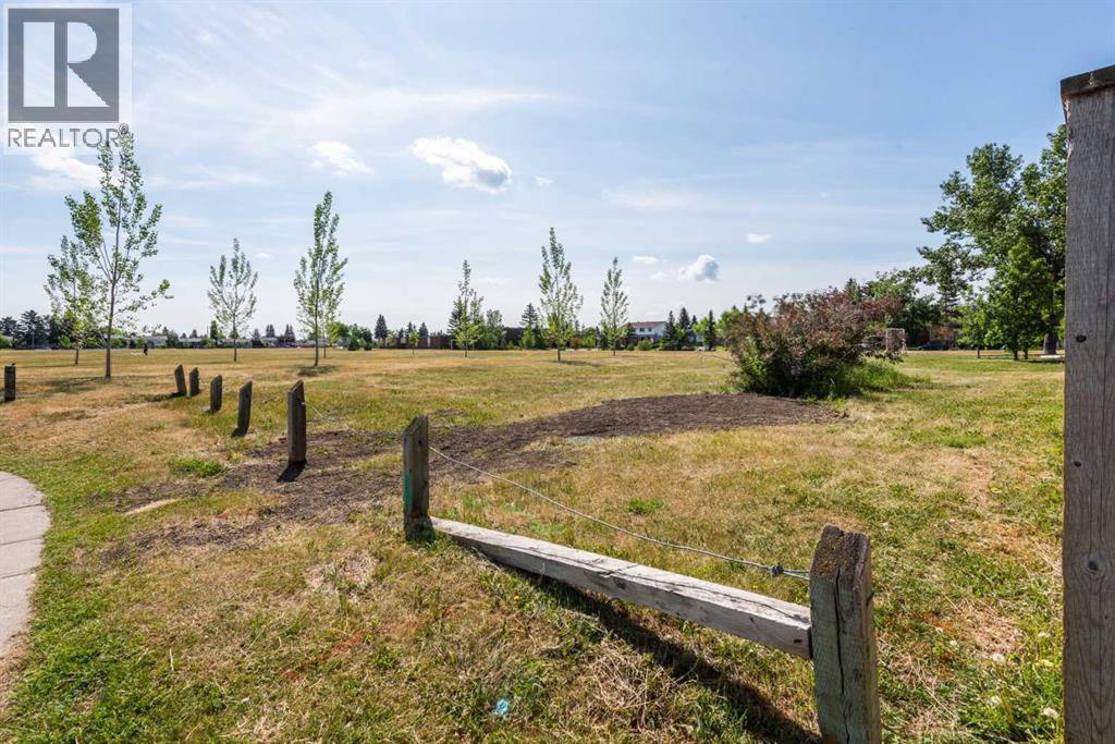 Single Family House for Sale in   Pensacola Crescent SE Penbrooke Meadows Calgary 