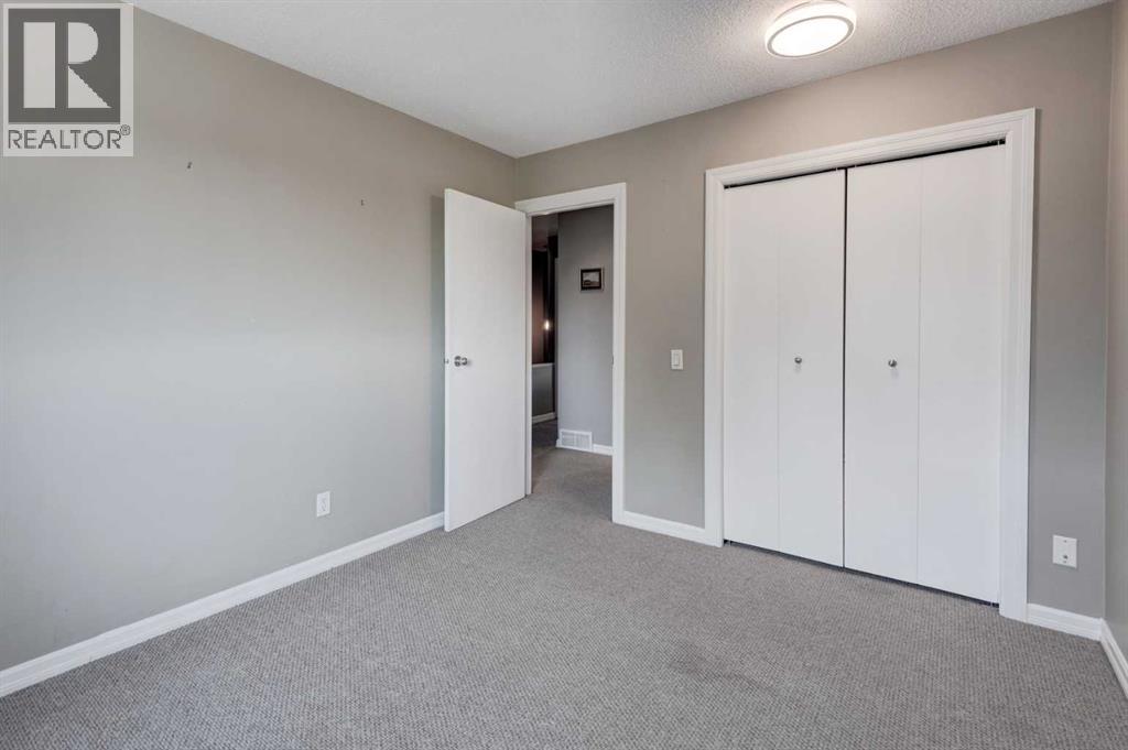 Single Family House for Sale in   Pensacola Crescent SE Penbrooke Meadows Calgary 