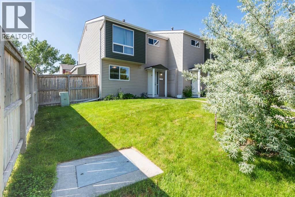 Single Family House for Sale in   Pensacola Crescent SE Penbrooke Meadows Calgary 