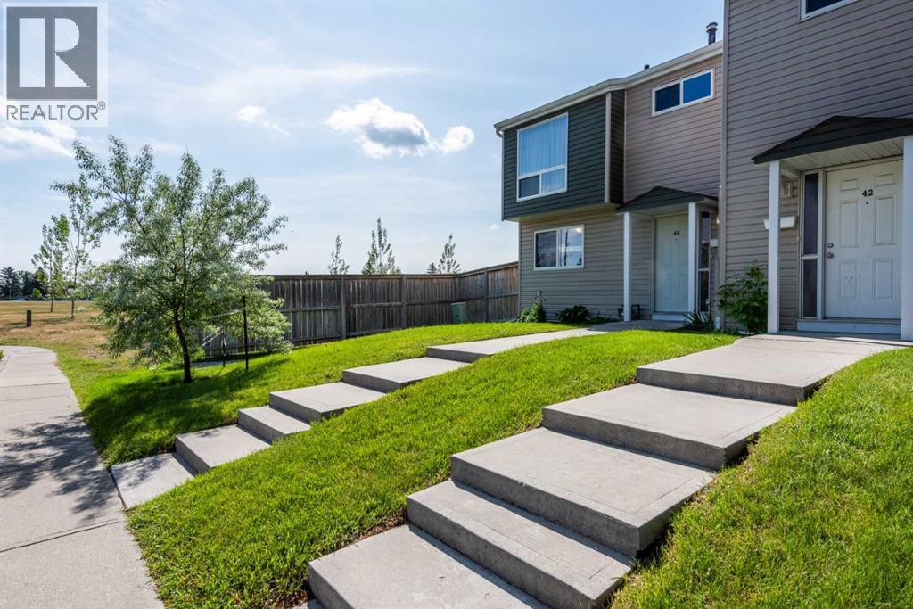 Single Family House for Sale in   Pensacola Crescent SE Penbrooke Meadows Calgary 