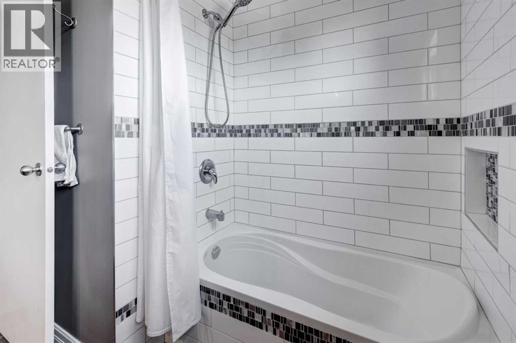 Single Family House for Sale in   Pensacola Crescent SE Penbrooke Meadows Calgary 