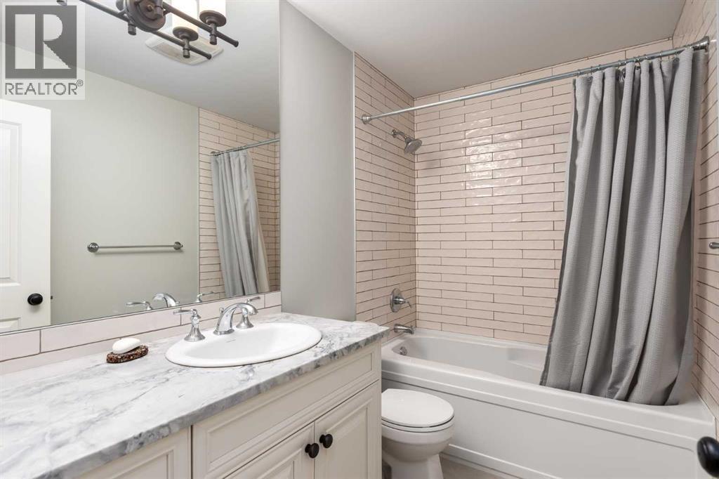 Single Family House for Sale in   Avenue SW Altadore Calgary 