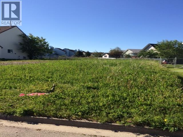 8927 115 Avenue - main photo