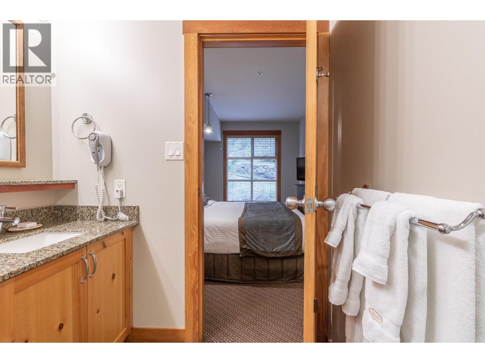 334B 2036 LONDON LANE, Whistler