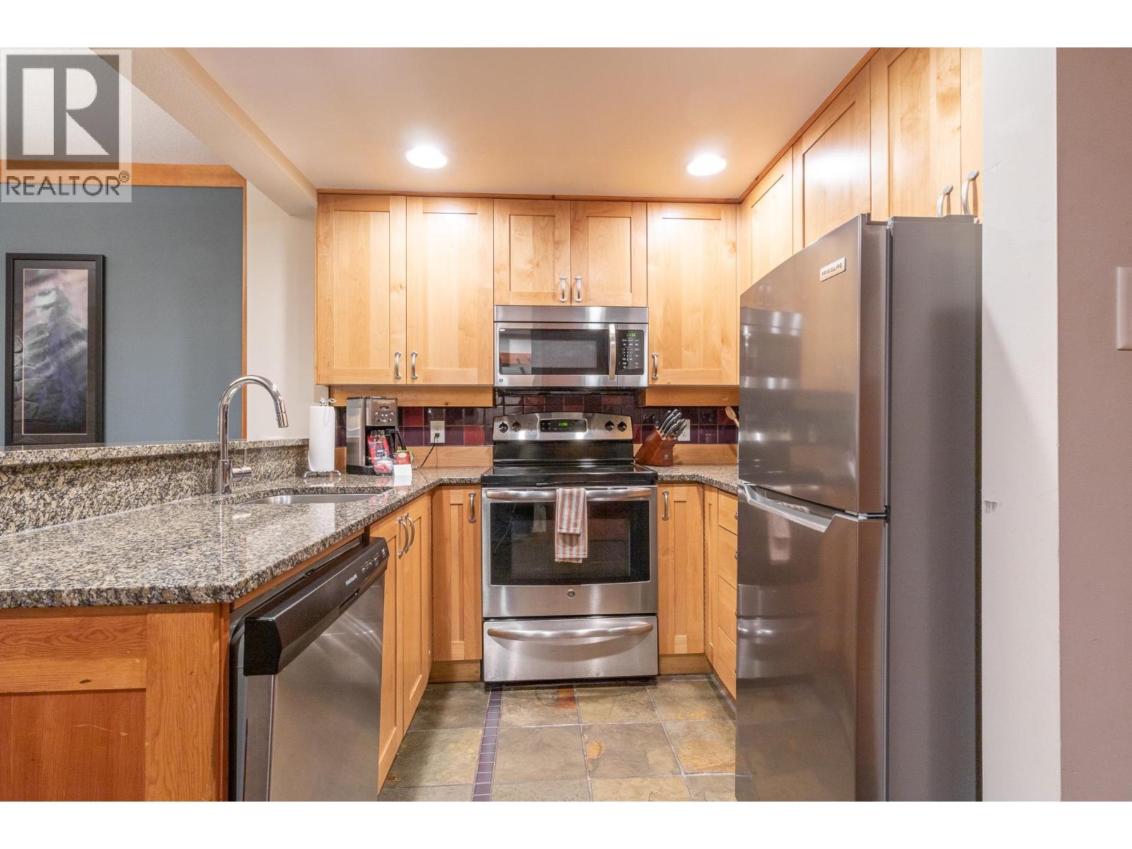 334B 2036 LONDON LANE, Whistler