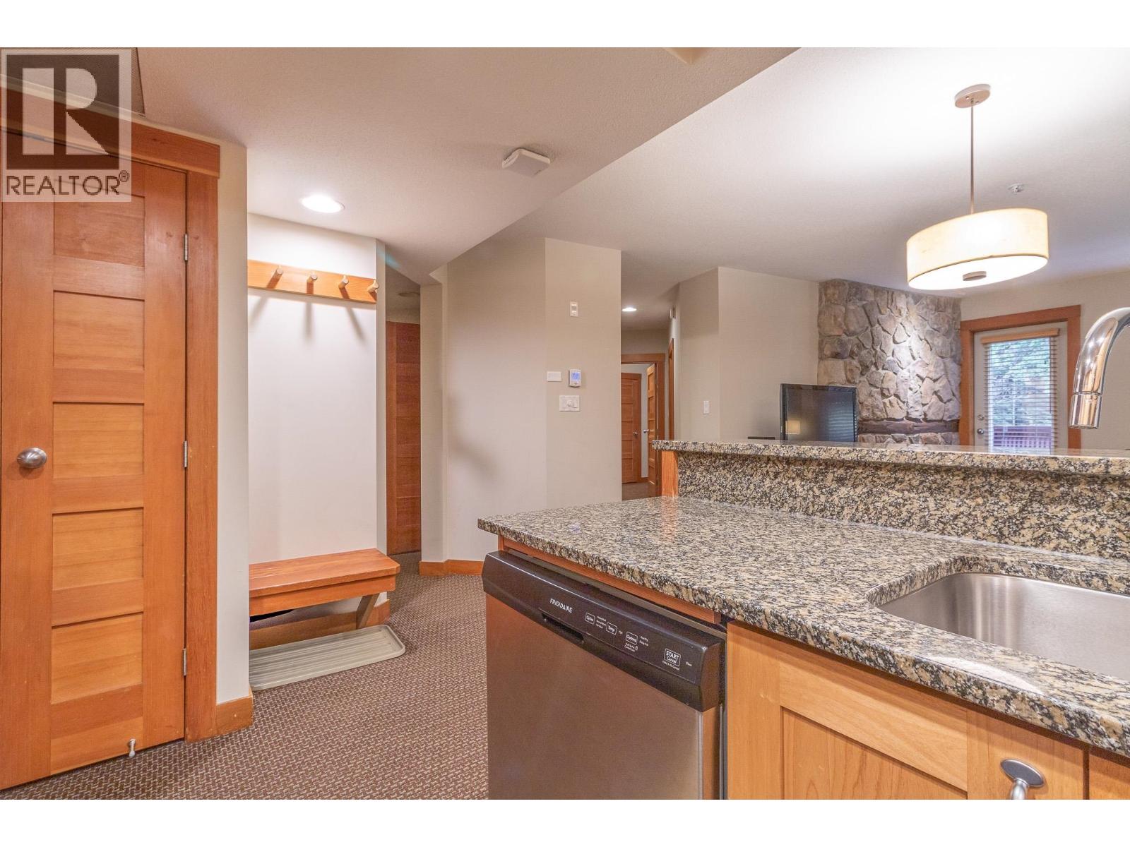 334B 2036 LONDON LANE, Whistler