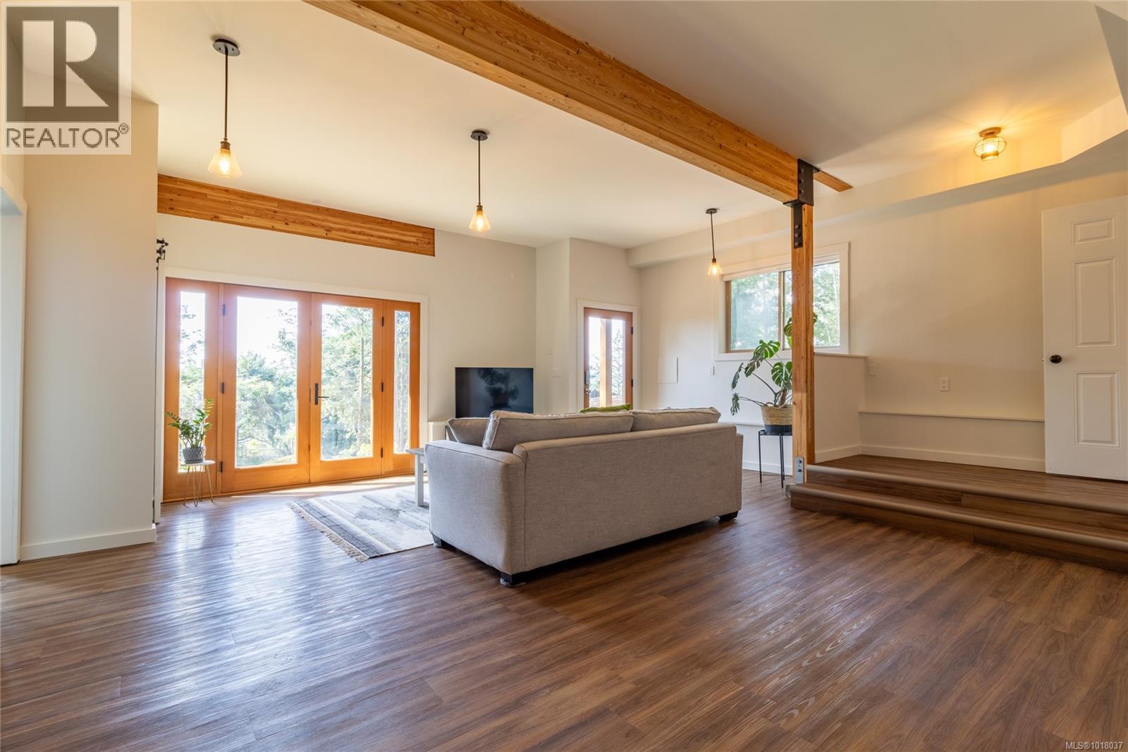 4810 CANNON CRES - 44