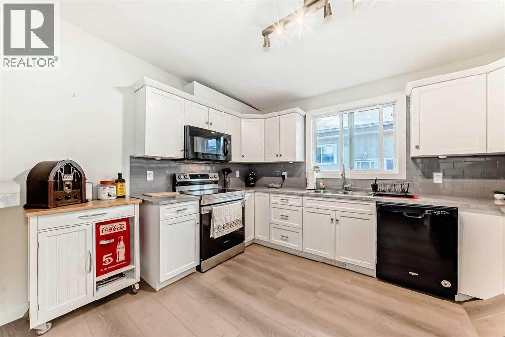 Single Family House Bi-level for Sale in   Avenue NW Huntington Hills Calgary 
