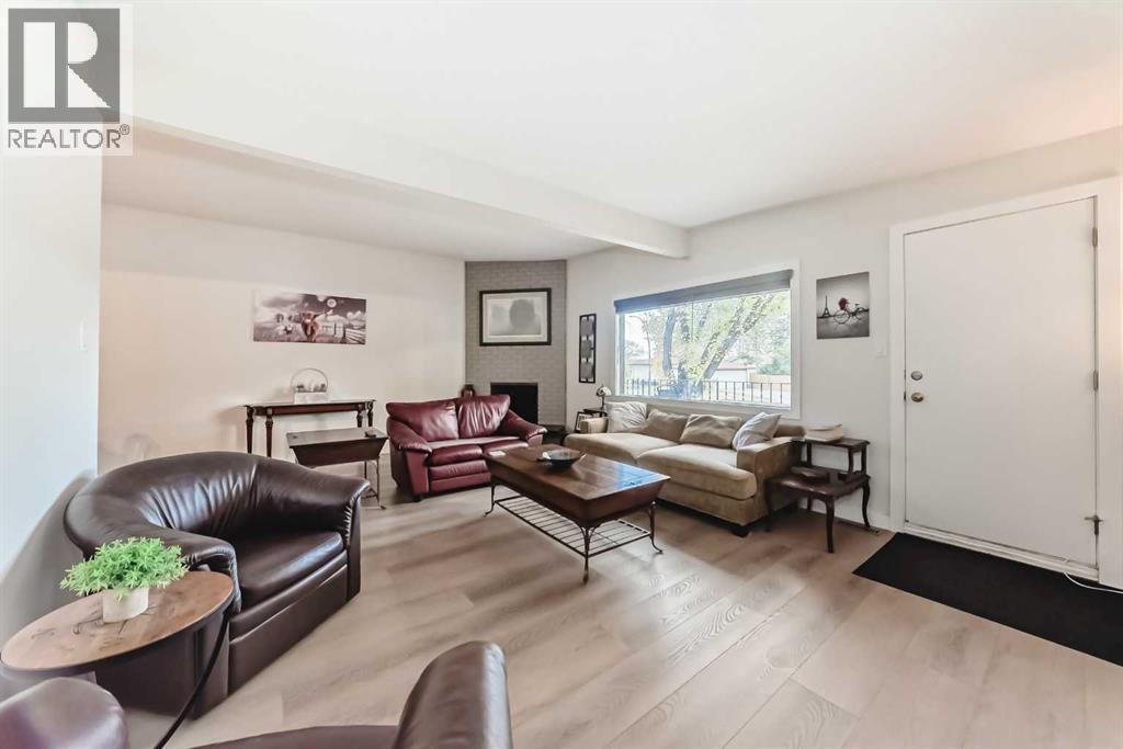 Single Family House Bi-level for Sale in   Avenue NW Huntington Hills Calgary 