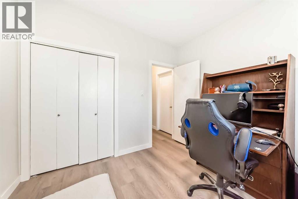 Single Family House Bi-level for Sale in   Avenue NW Huntington Hills Calgary 