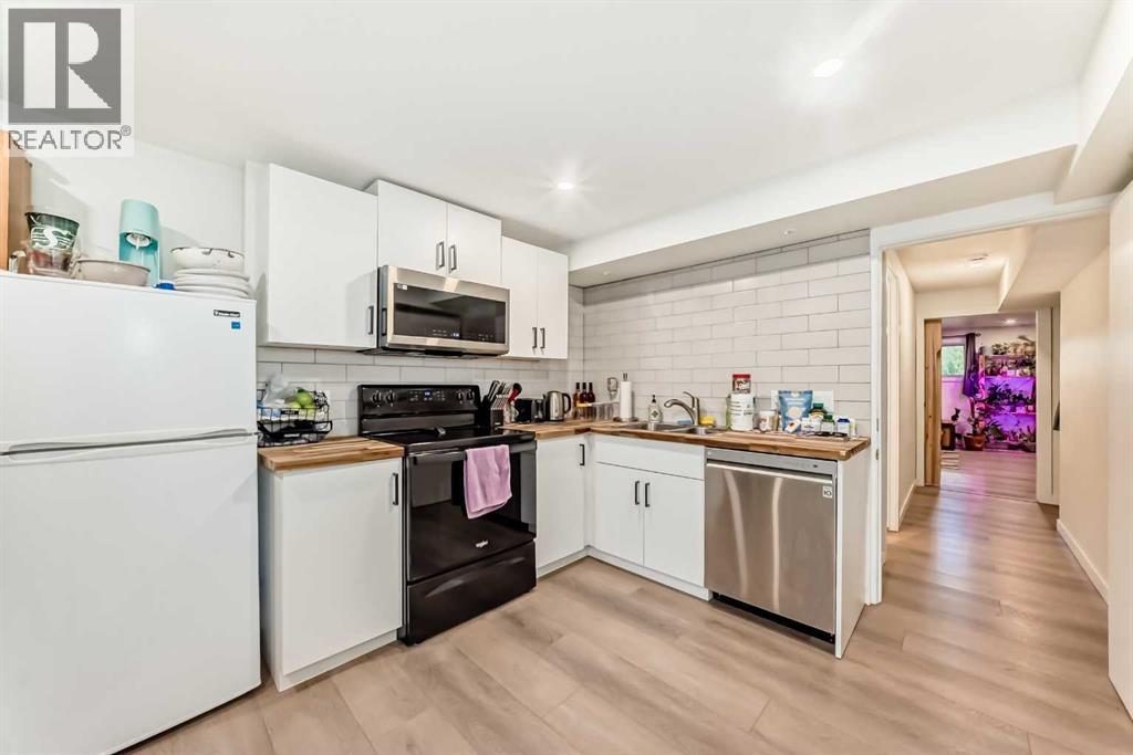 Single Family House Bi-level for Sale in   Avenue NW Huntington Hills Calgary 
