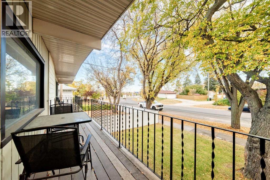 Single Family House Bi-level for Sale in   Avenue NW Huntington Hills Calgary 