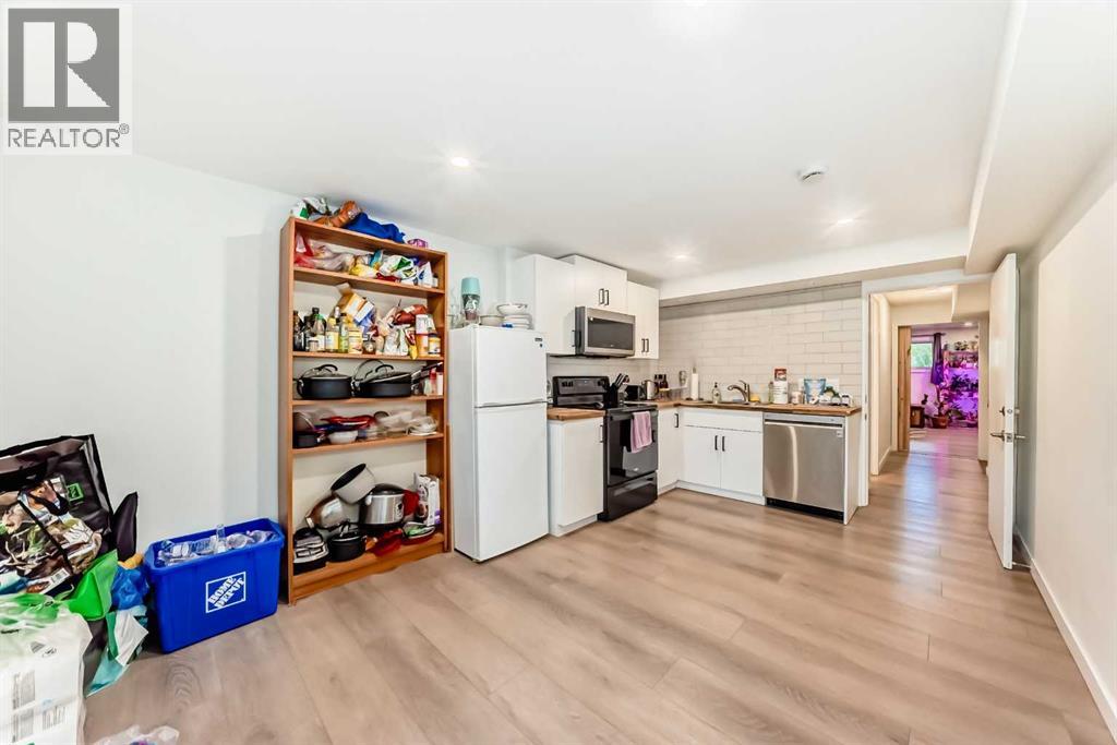 Single Family House Bi-level for Sale in   Avenue NW Huntington Hills Calgary 