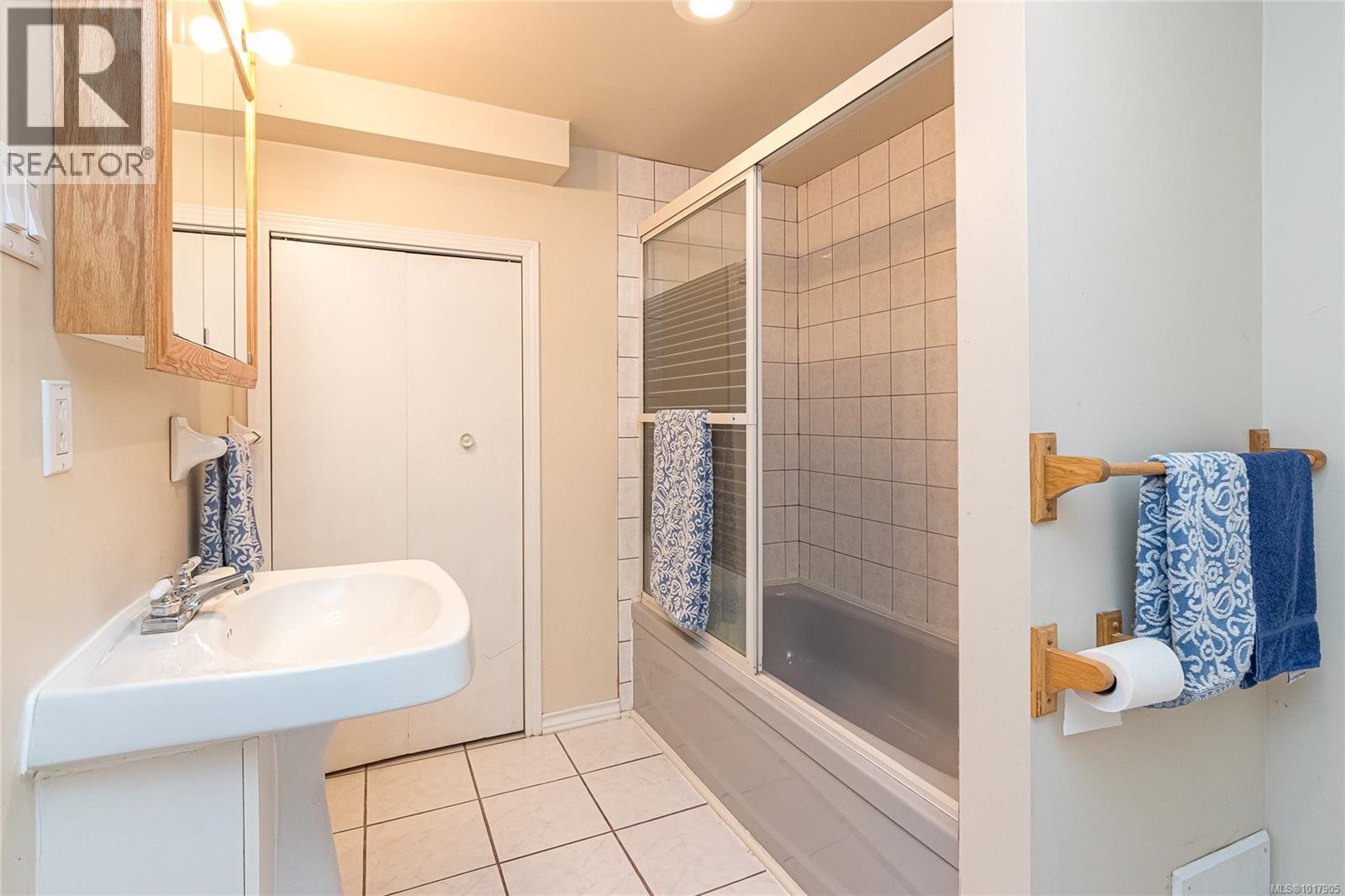  1178 Rhoda Lane, Esquimalt
