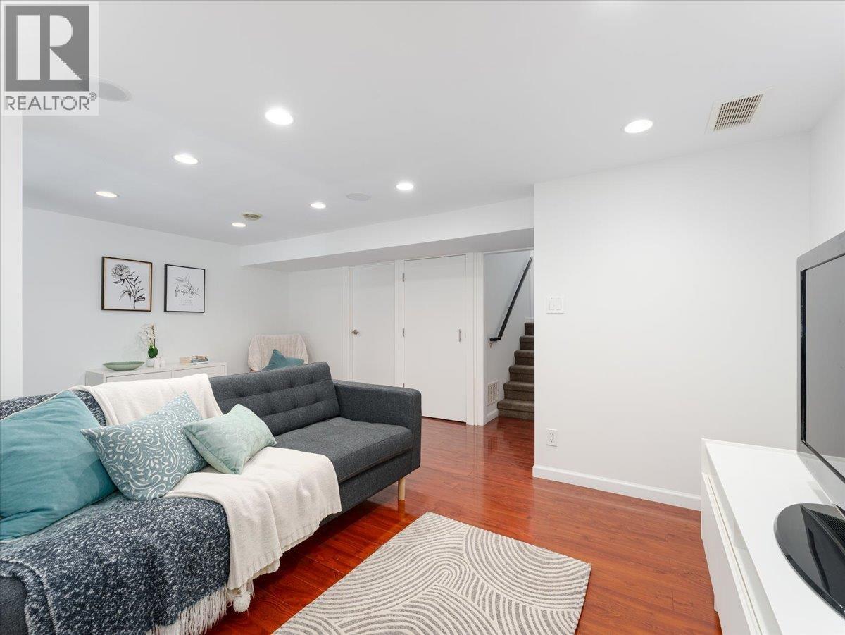 402 CARDIFF WAY, Port Moody