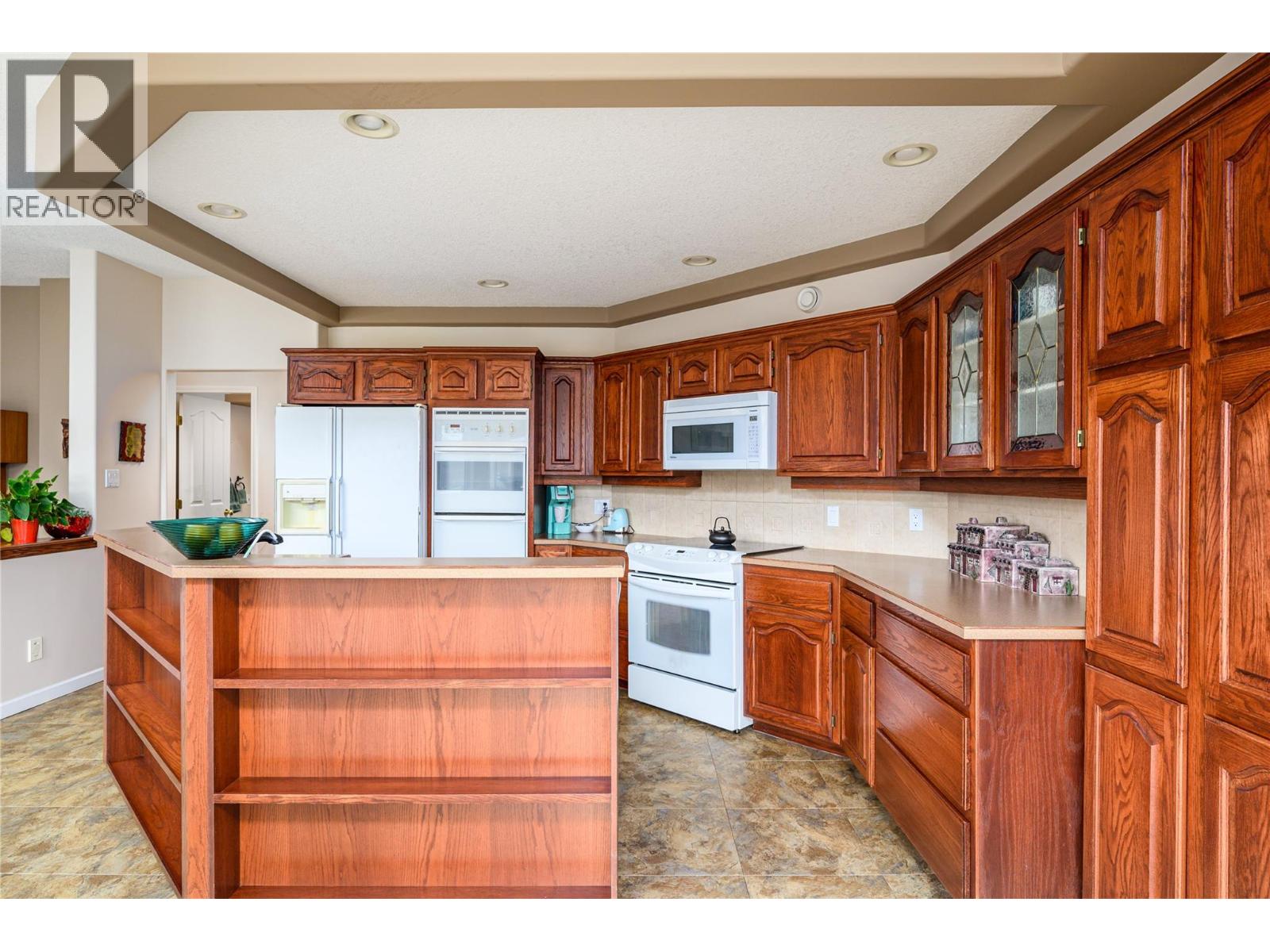 305 Country Estate Place, Vernon