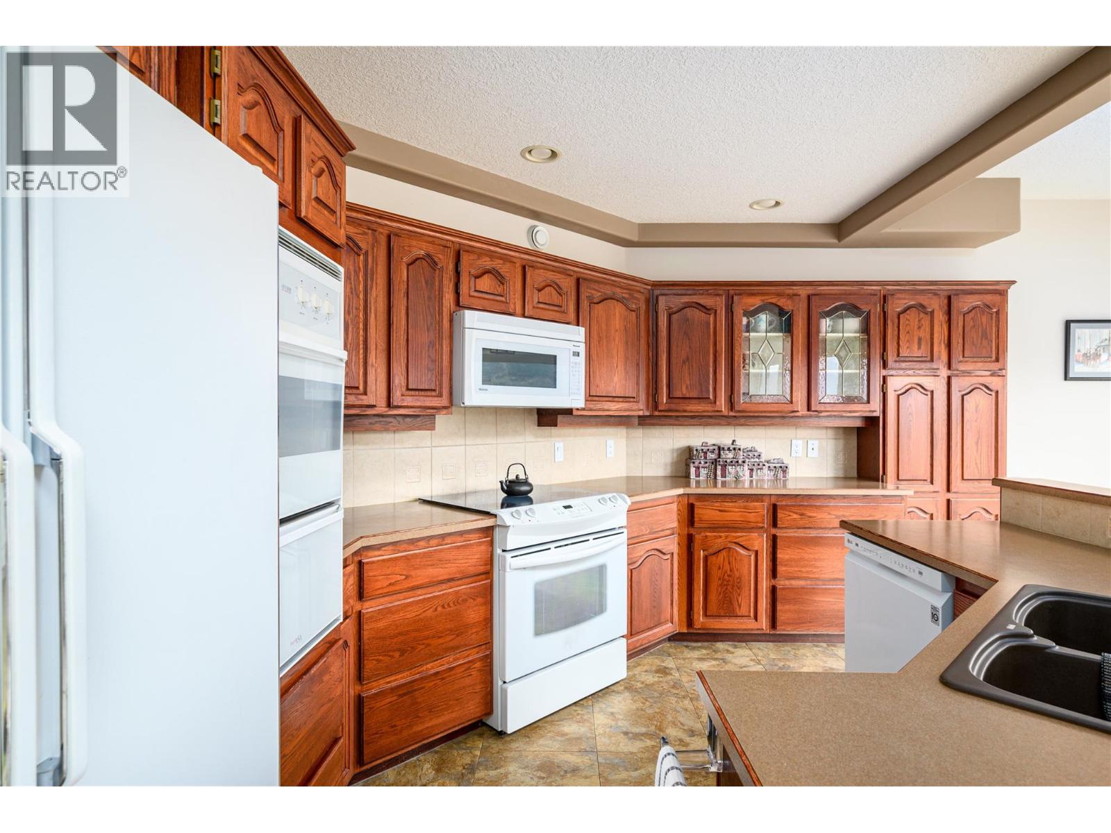  305 Country Estate Place, Vernon