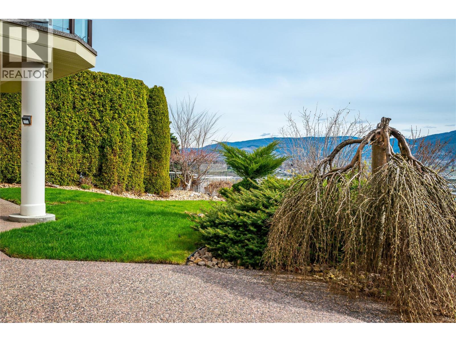  305 Country Estate Place, Vernon