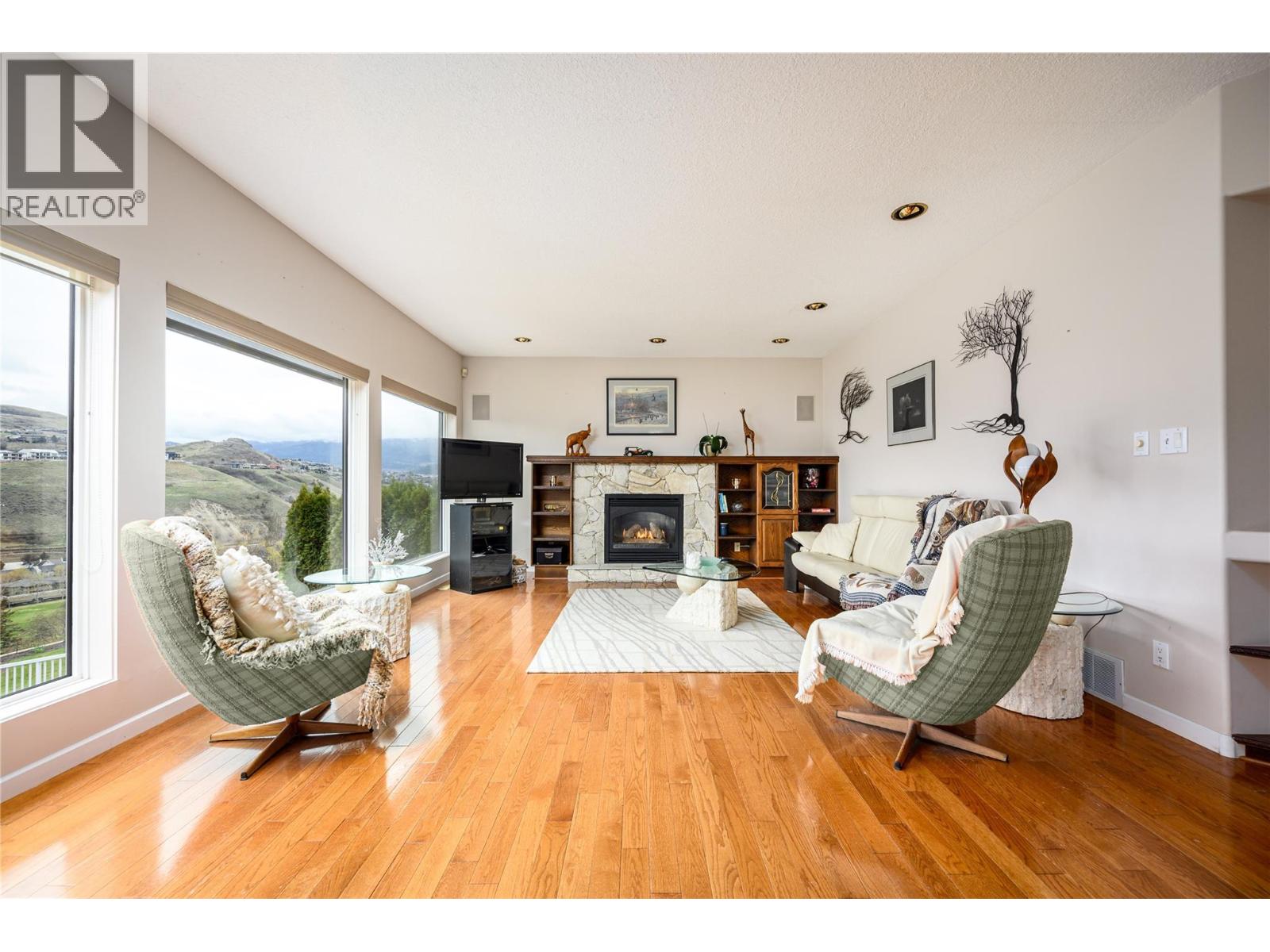  305 Country Estate Place, Vernon