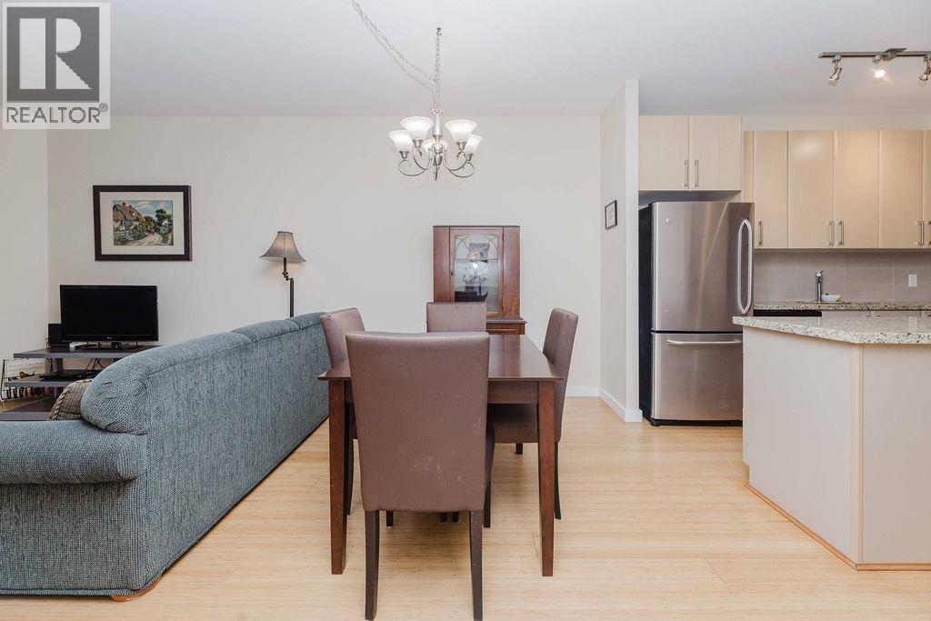 241 5160 DAVIS BAY ROAD, Sechelt