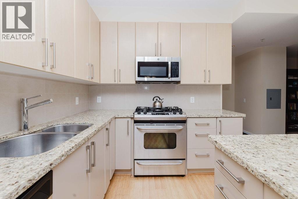 241 5160 DAVIS BAY ROAD, Sechelt