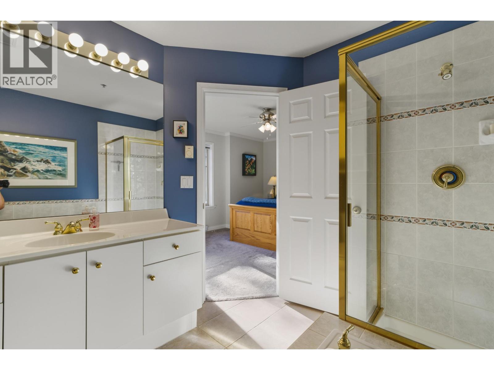 6 222 E 5TH STREET, North Vancouver