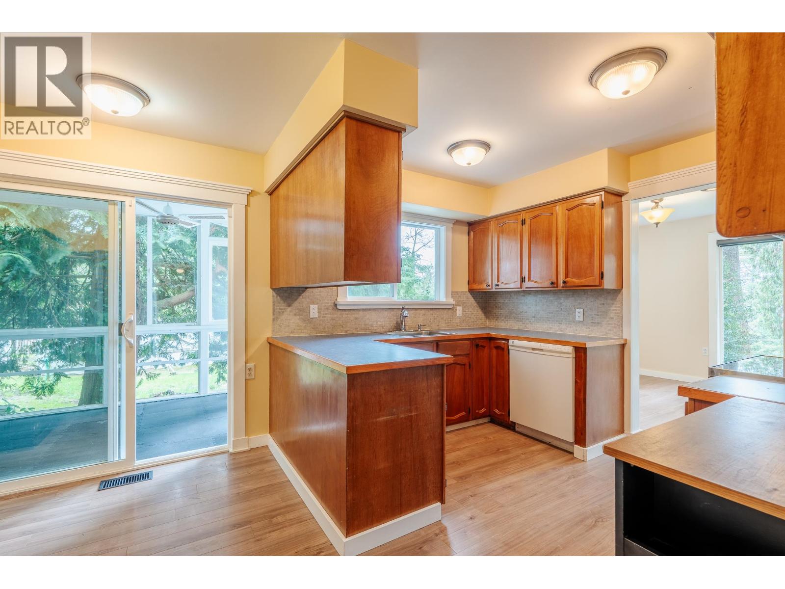 5080 SUNSHINE COAST HIGHWAY, Sechelt