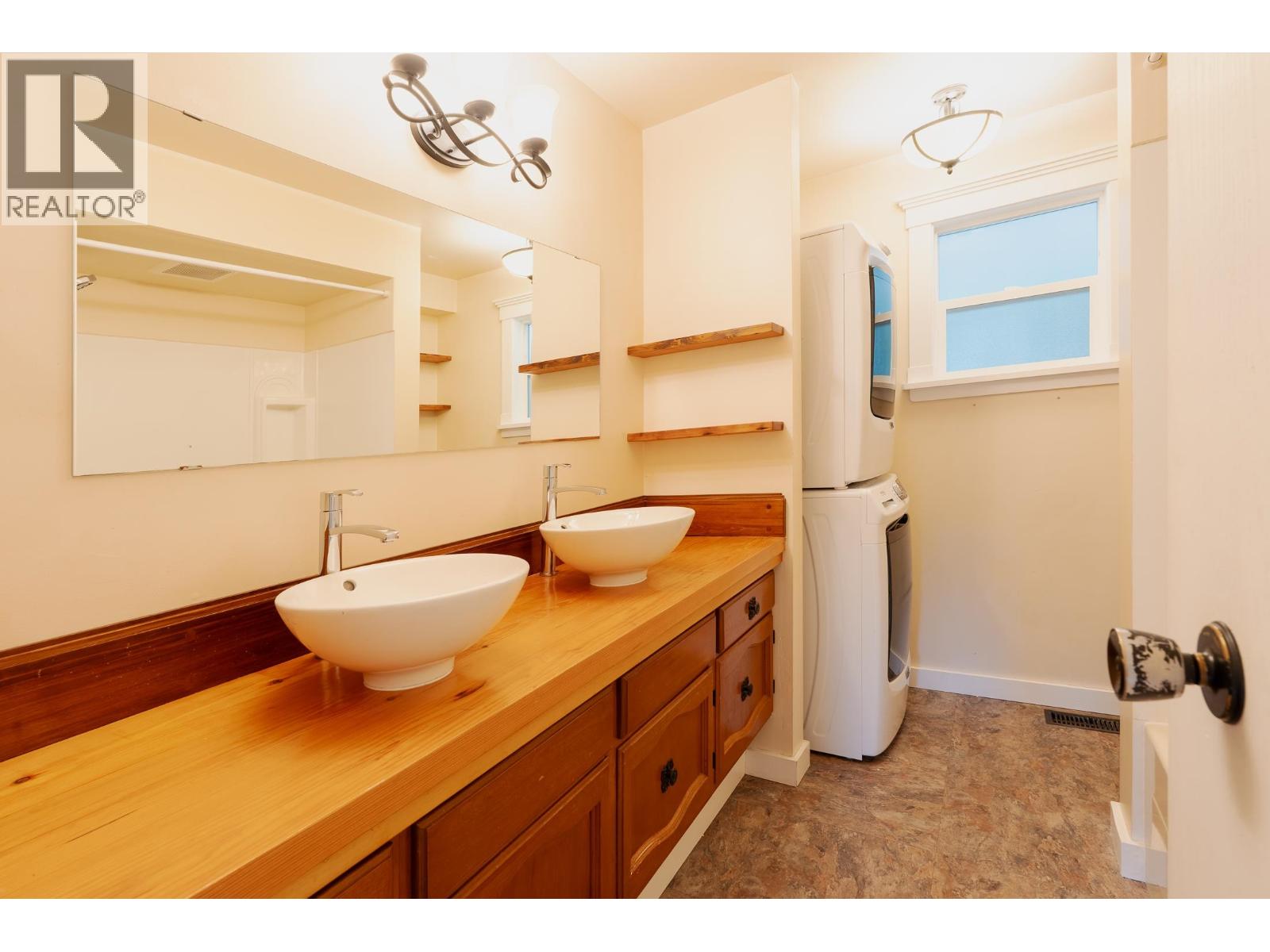 5080 SUNSHINE COAST HIGHWAY, Sechelt