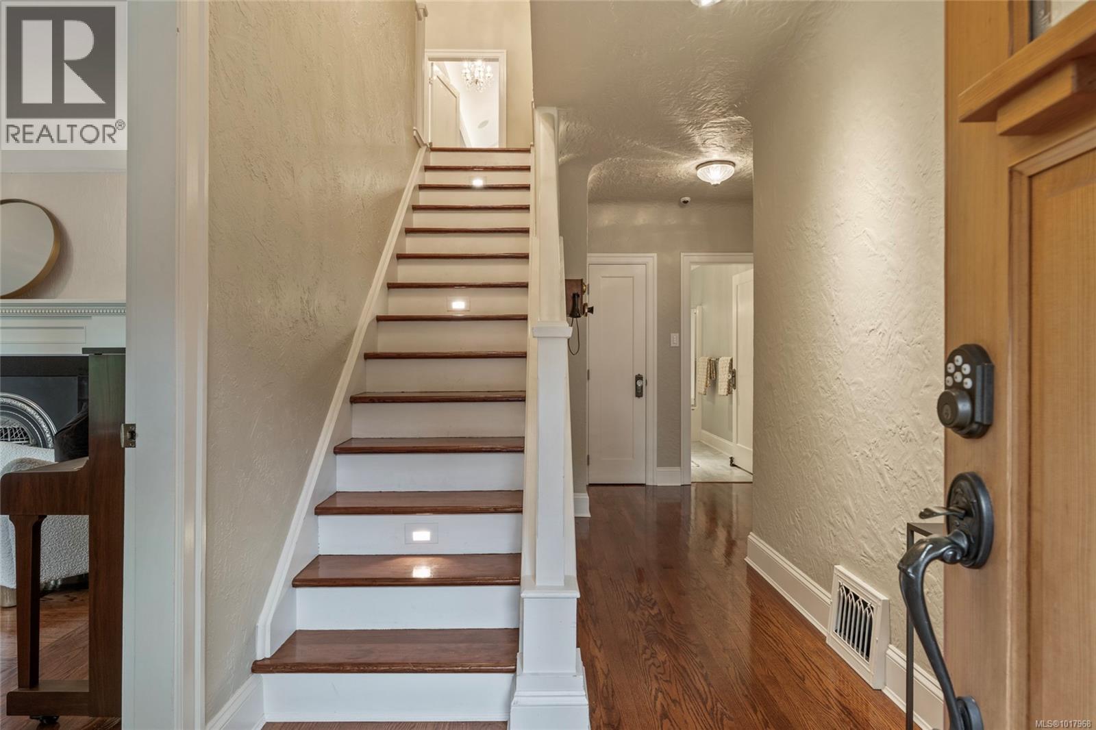  1690 Ash Road, Saanich