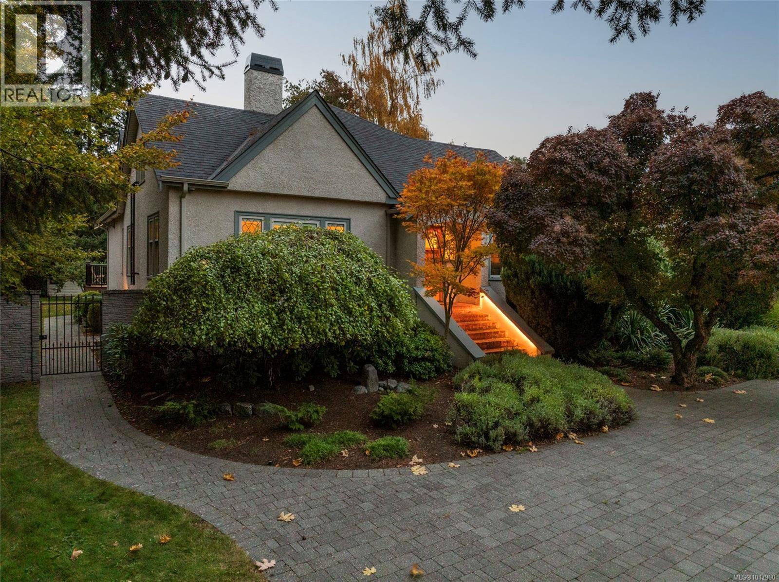  1690 Ash Road, Saanich