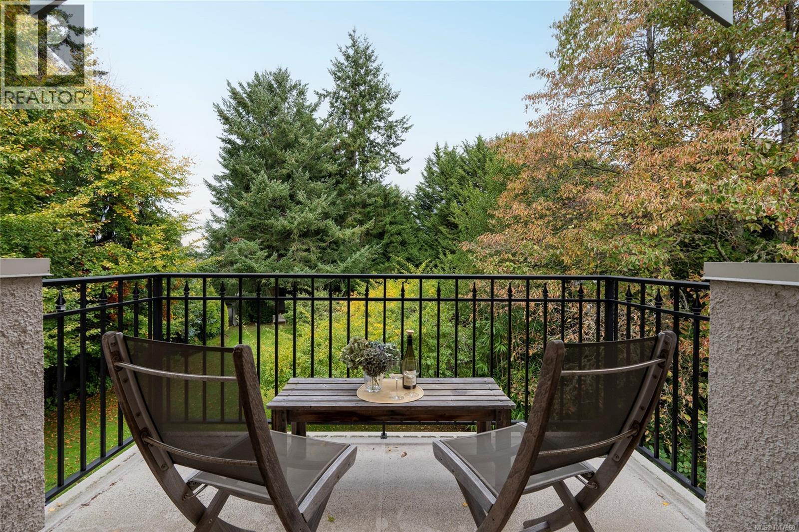  1690 Ash Road, Saanich