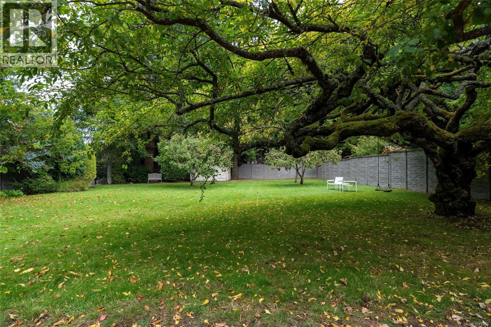  1690 Ash Road, Saanich