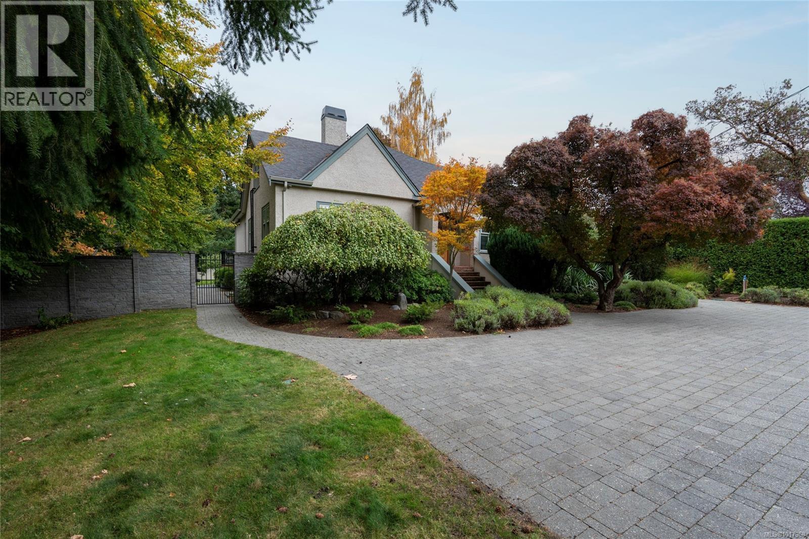  1690 Ash Road, Saanich