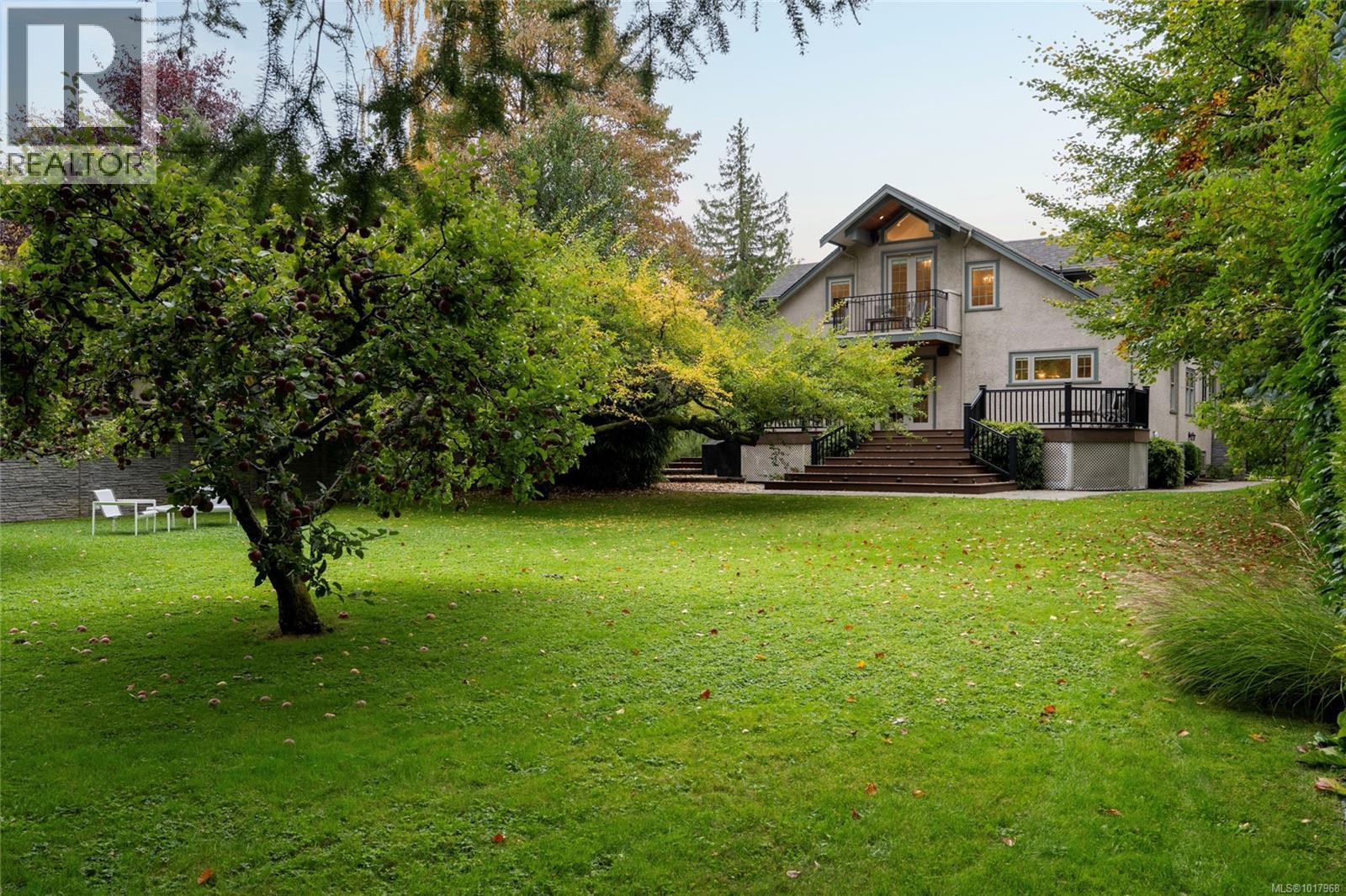  1690 Ash Road, Saanich