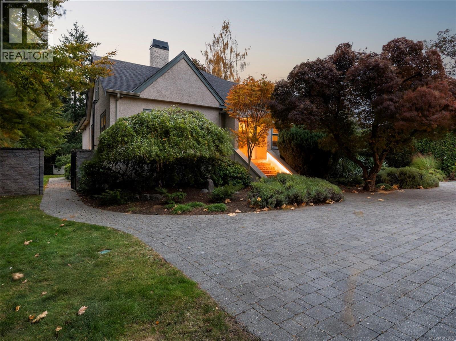  1690 Ash Road, Saanich