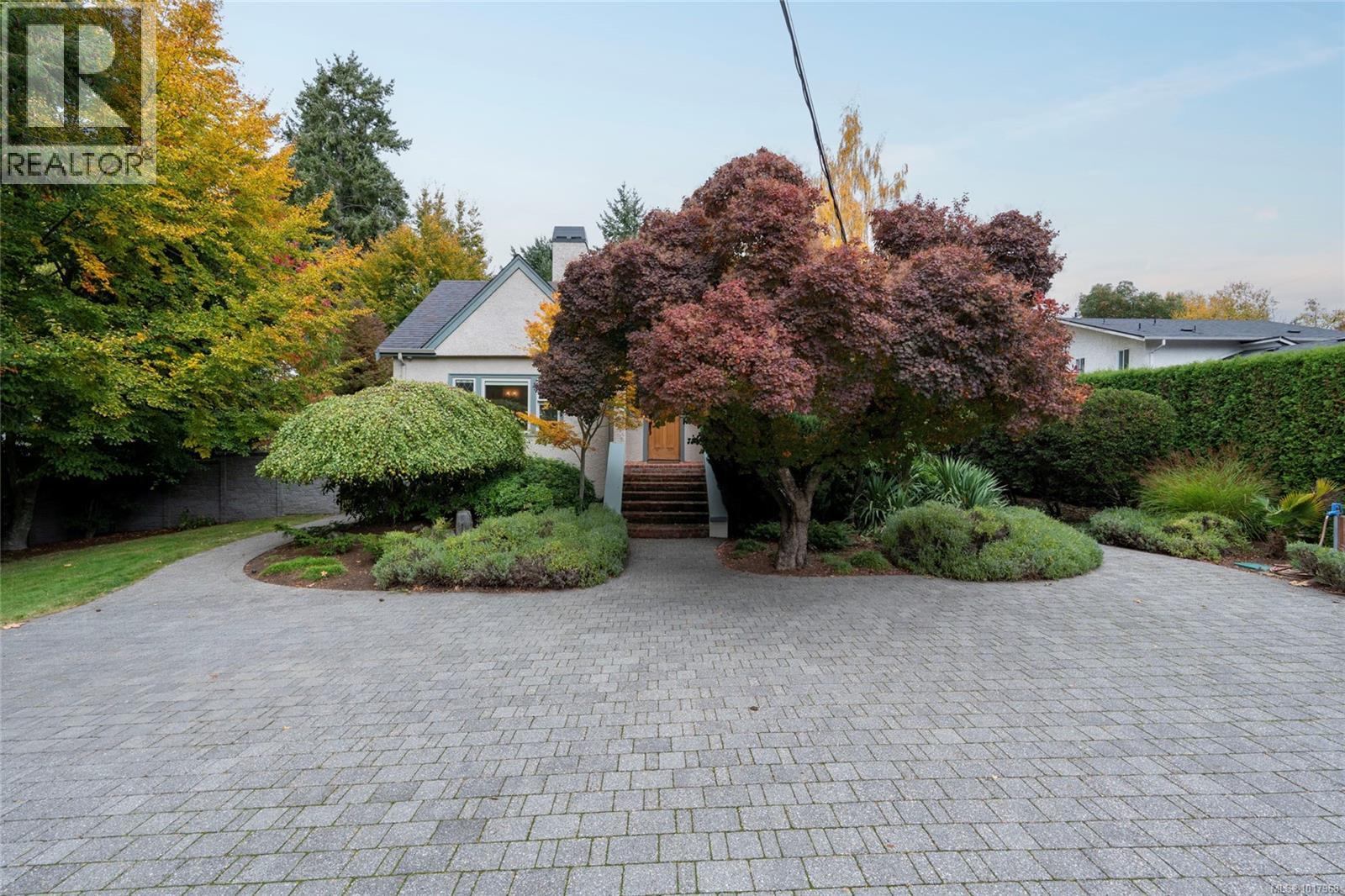  1690 Ash Road, Saanich