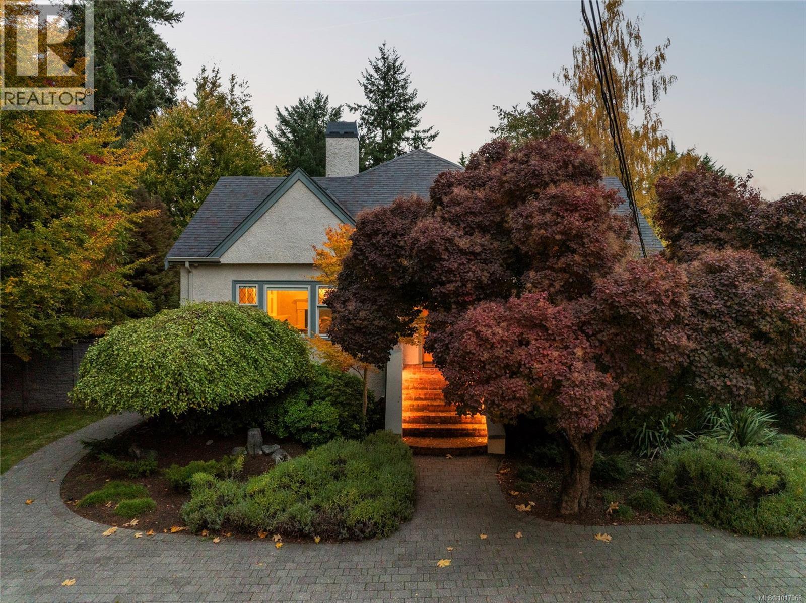  1690 Ash Road, Saanich