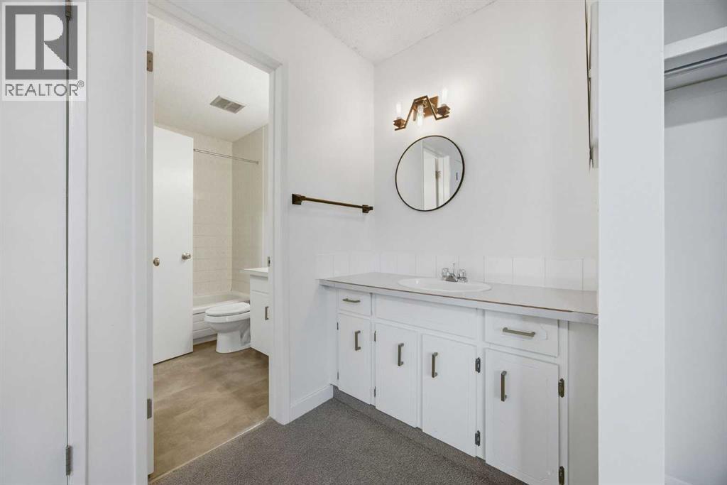Single Family House for Sale in   Varsity Estates Drive NW Varsity Calgary 