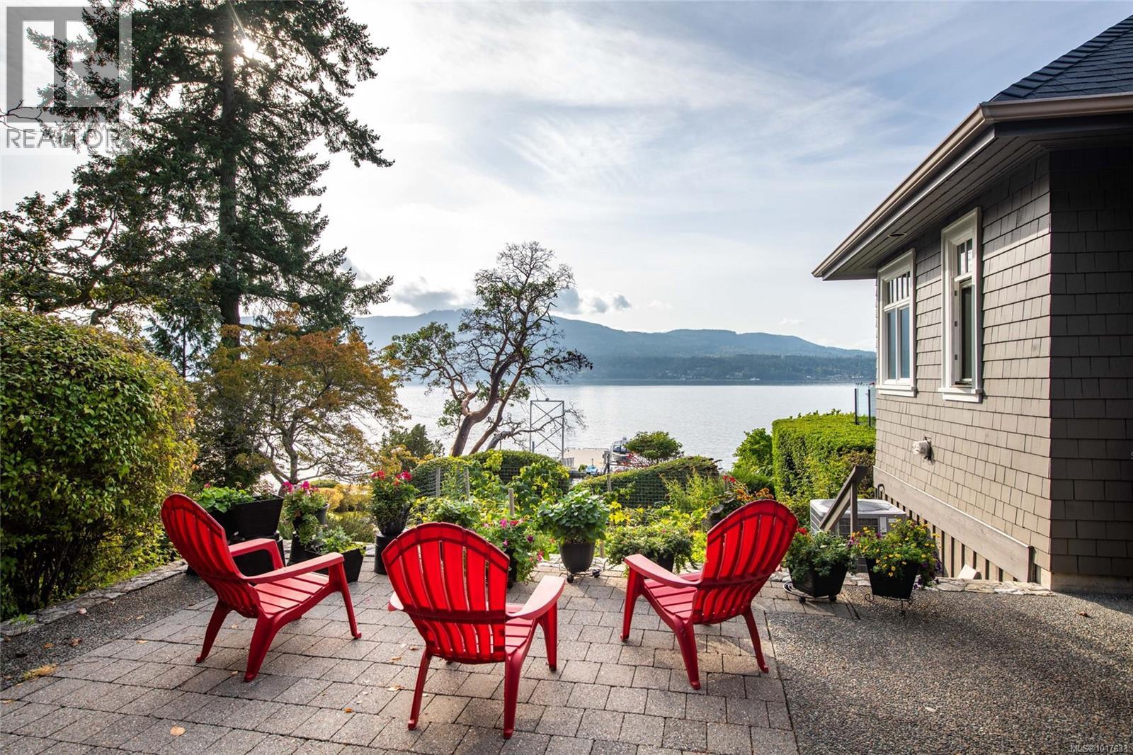  8338 West Saanich Road, Central Saanich