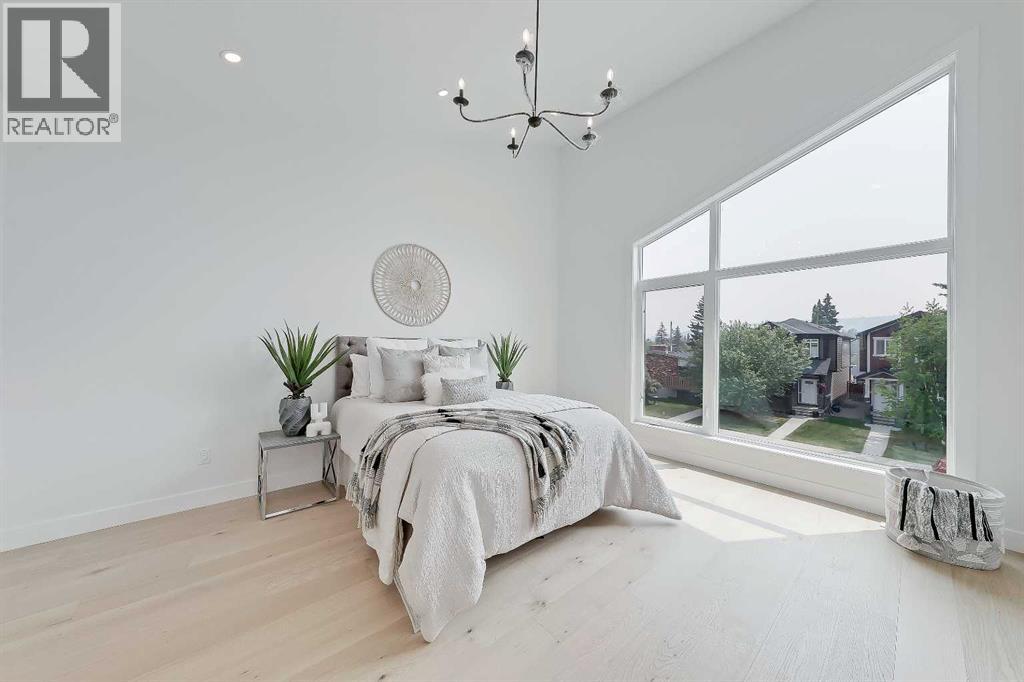 Single Family House for Sale in   Avenue NW Bowness Calgary 