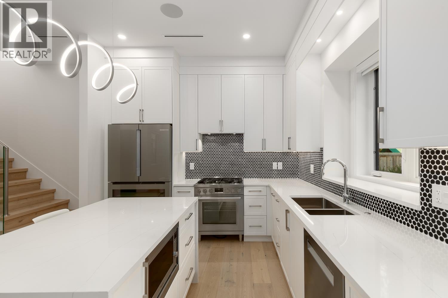 3075 COURTENAY STREET, Vancouver