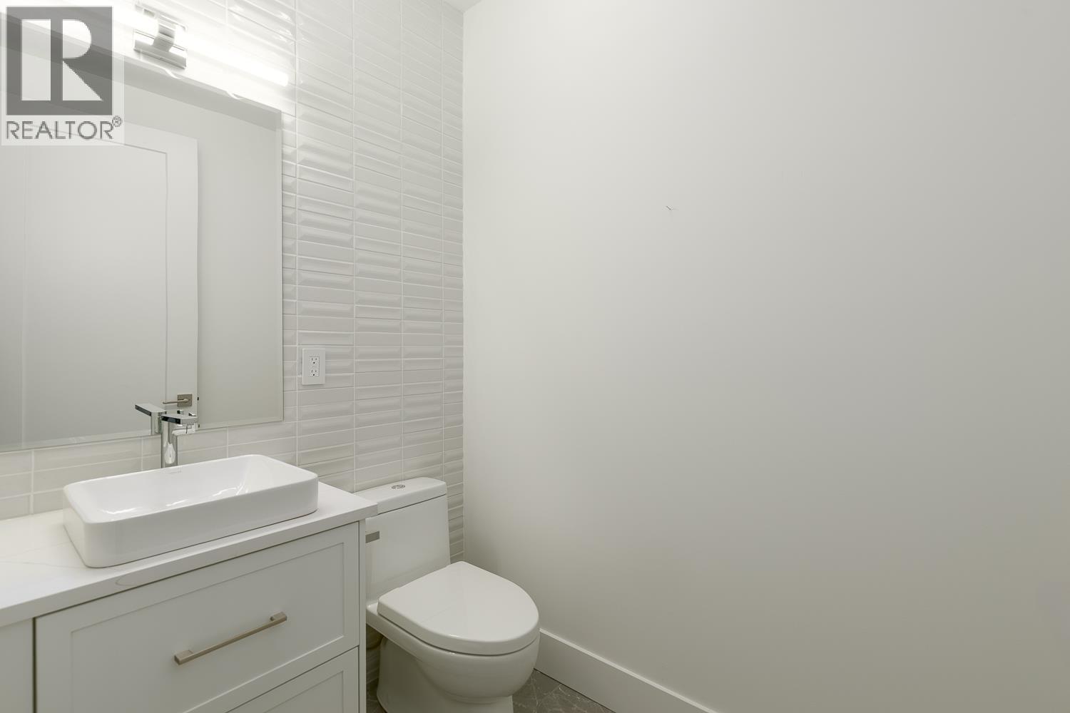 3075 COURTENAY STREET, Vancouver