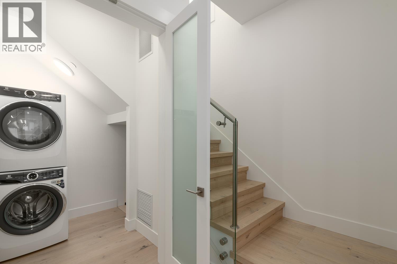 3075 COURTENAY STREET, Vancouver